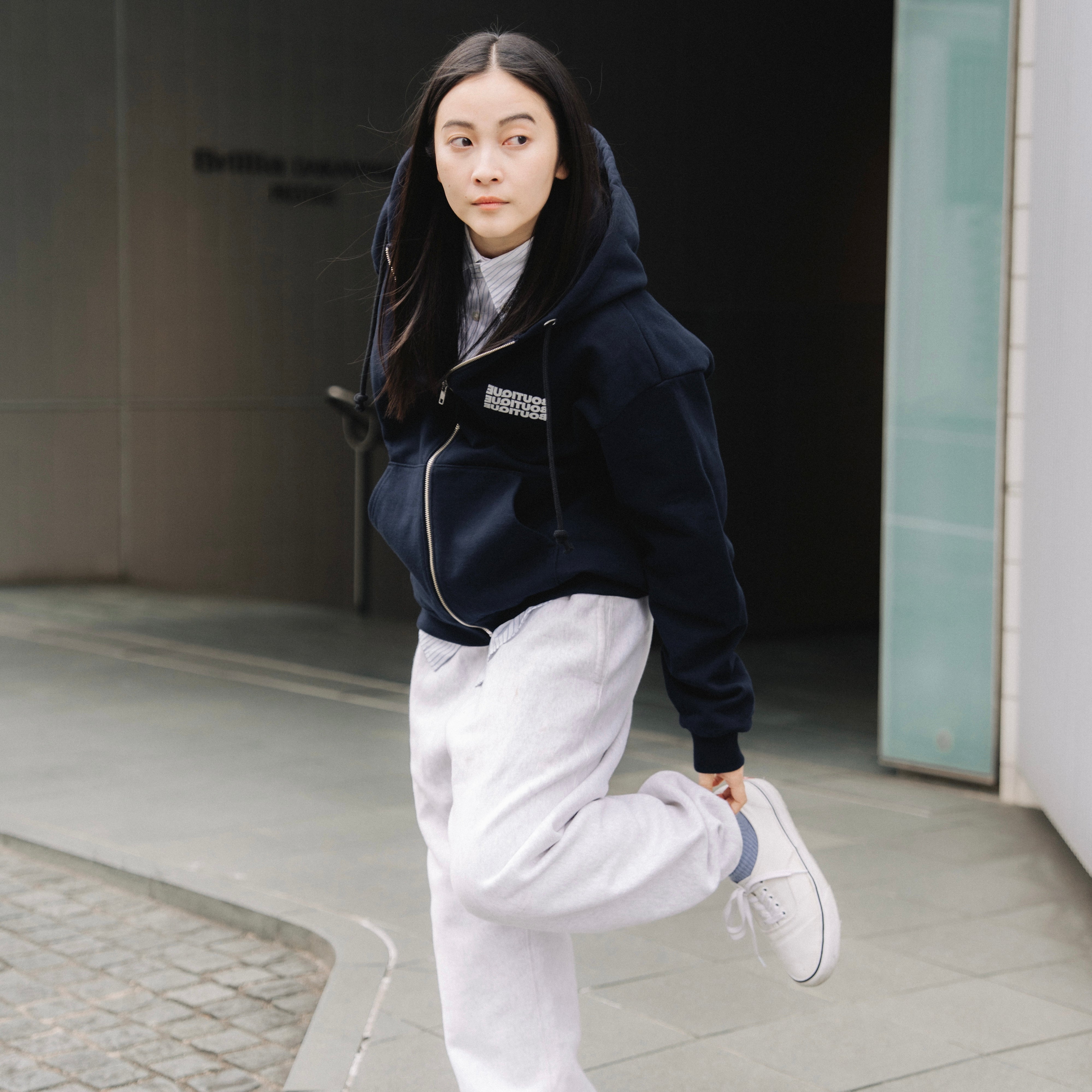 BOUTIQUE ZIP UP HOODIE NAVY（ブティックジップアップフーディー