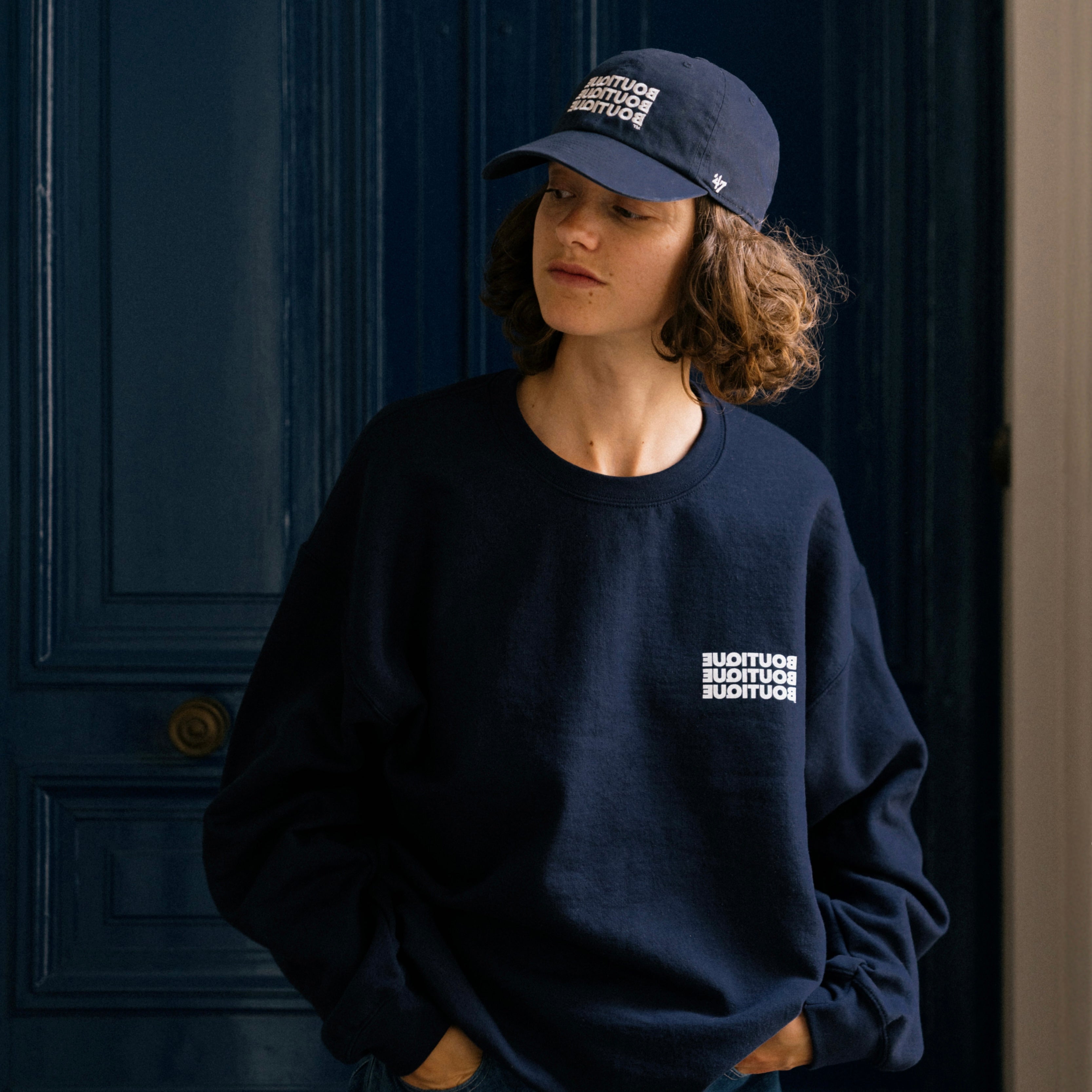 BOUTIQUE CREW NECK SWEAT NAVY（ブティッククルーネックスウェットネイビー）｜ONLINE BOUTIQUE（オンラインブティック）