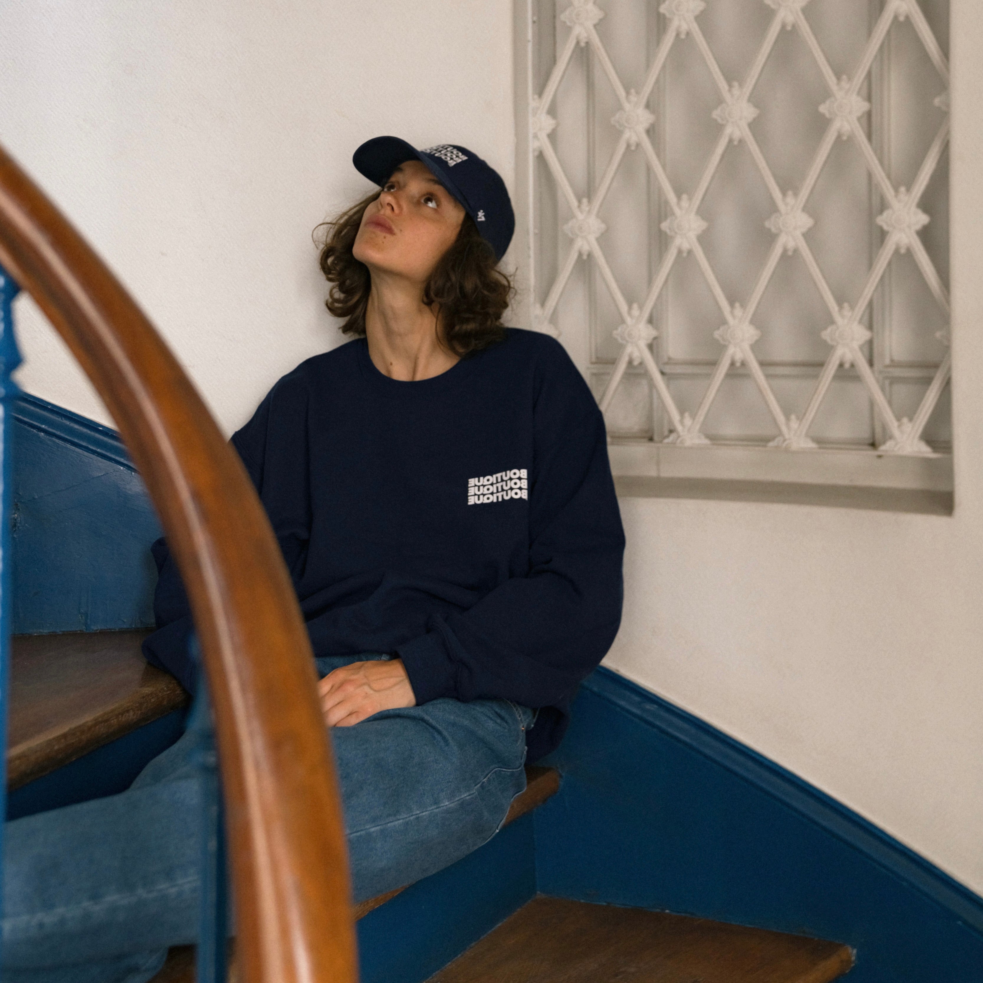 BOUTIQUE CREW NECK SWEAT NAVY（ブティッククルーネックスウェットネイビー）｜ONLINE BOUTIQUE（オンラインブティック）