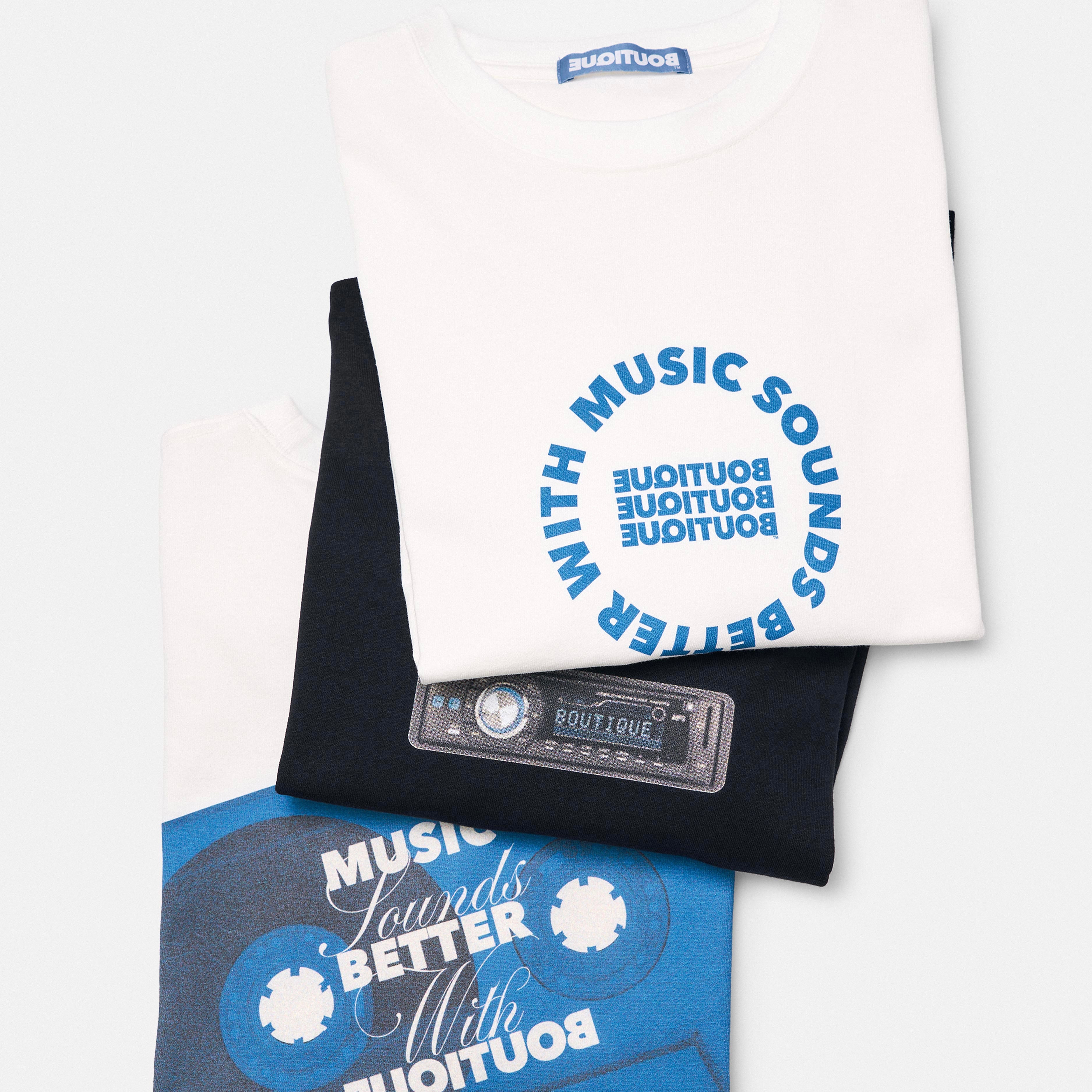 MUSIC SOUNDS BETTER WITH BOUTIQUE TEE WHITE（ミュージックサウンド
