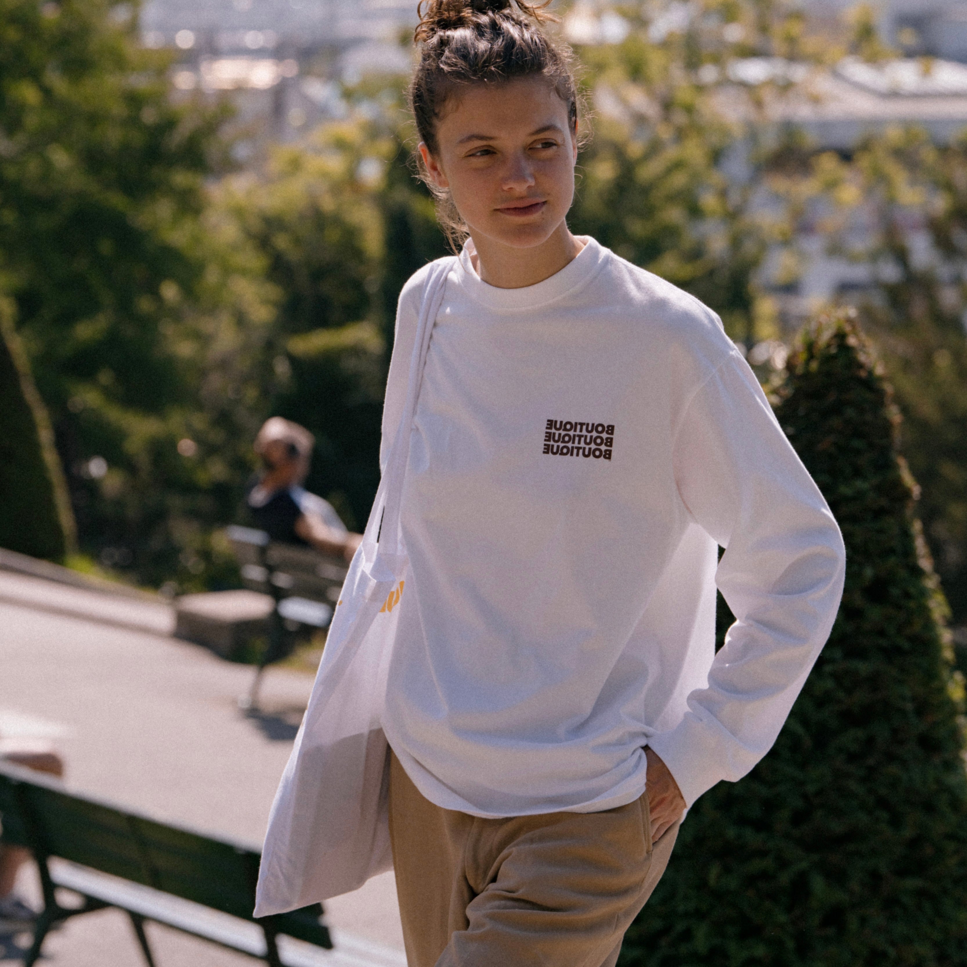 BOUTIQUE L/S TEE WHITE & BROWN（ブティックロングスリーブTシャツホワイト＆ブラウン）｜ONLINE BOUTIQUE（オンラインブティック）